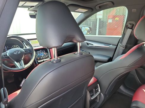Used 2025 INFINITI QX50 Sport image 11