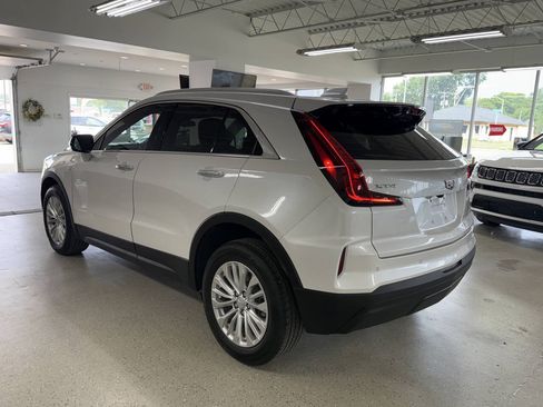 Used 2024 Cadillac XT4 Luxury w/ Cold Weather Package FWD image 9
