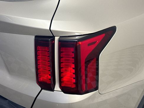 Used 2021 Kia Sorento LX image 33