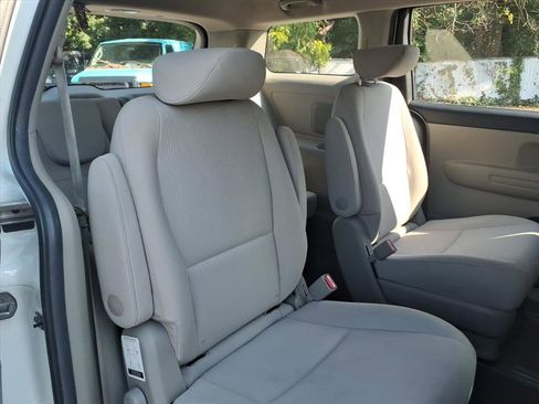 Used 2019 Kia Sedona L image 11