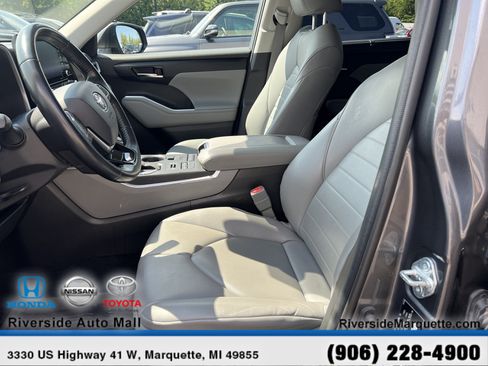 Used 2021 Toyota Highlander XLE AWD/4WD image 15