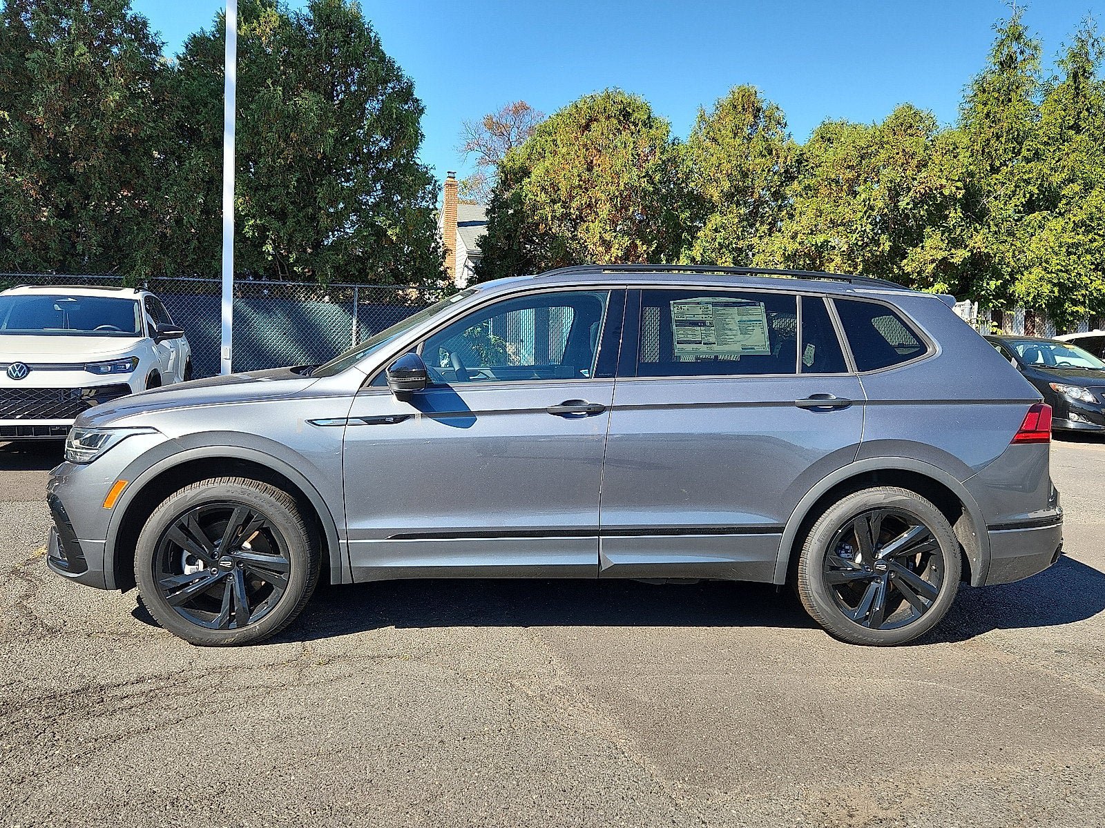 New 2024 Volkswagen Tiguan SE R-Line AWD/4WD image 5