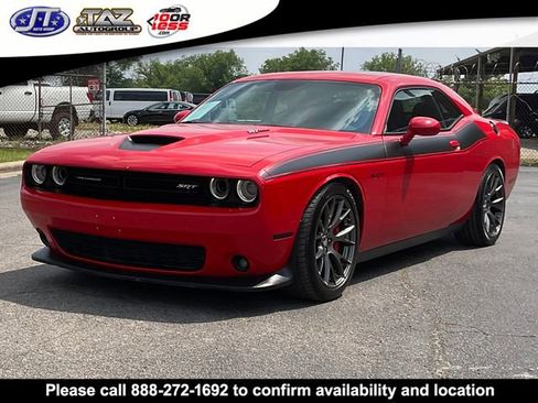Used 2015 Dodge Challenger SRT image 3