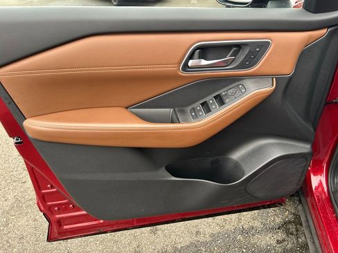 Used 2024 Nissan Rogue Platinum w/ Platinum Premium Package image 17