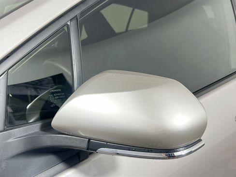 Used 2022 Toyota Prius Prime LE FWD image 12