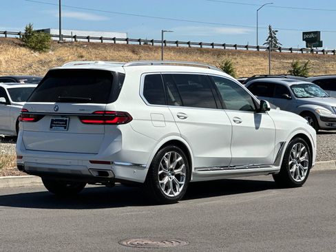 Used 2025 BMW X7 xDrive40i w/ Premium Package AWD/4WD image 3