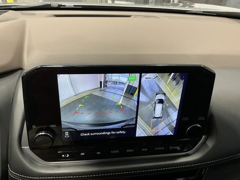 Used 2023 Nissan Rogue Platinum w/ Platinum Premium Package image 9