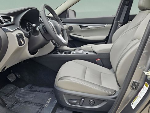 Certified 2025 INFINITI QX50 Luxe image 10