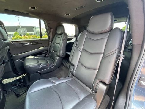 Used 2020 Cadillac Escalade Platinum AWD/4WD image 25