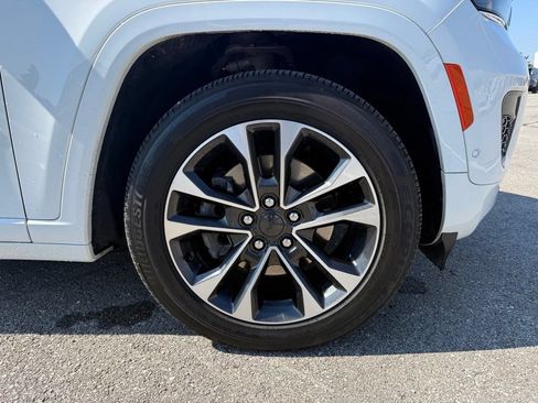 Used 2023 Jeep Grand Cherokee L Overland w/ Rear Seat Video Group I AWD/4WD image 17