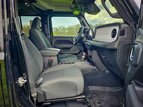 Used 2026 Jeep Wrangler Unlimited Sport AWD/4WD image 36