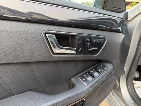Used 2010 Mercedes-Benz E 550 Sedan image 29