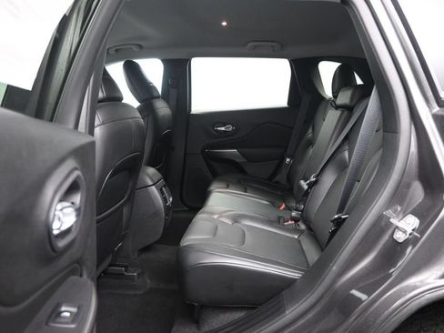 Used 2021 Jeep Cherokee Latitude Lux w/ Comfort/Convenience Group AWD/4WD image 29