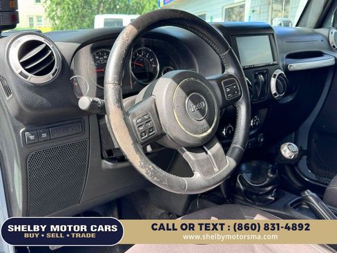 Used 2015 Jeep Wrangler Rubicon w/ Dual Top Group AWD/4WD image 9