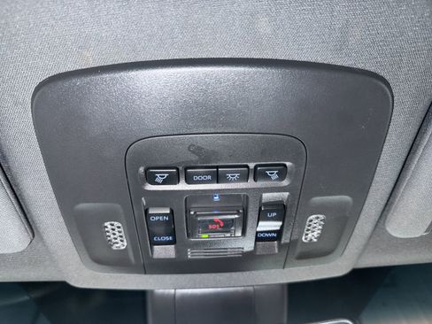 Used 2022 Toyota Avalon XSE image 29