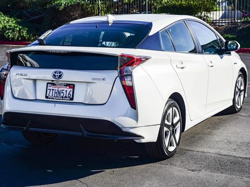 Certified 2016 Toyota Prius Four Touring image 7