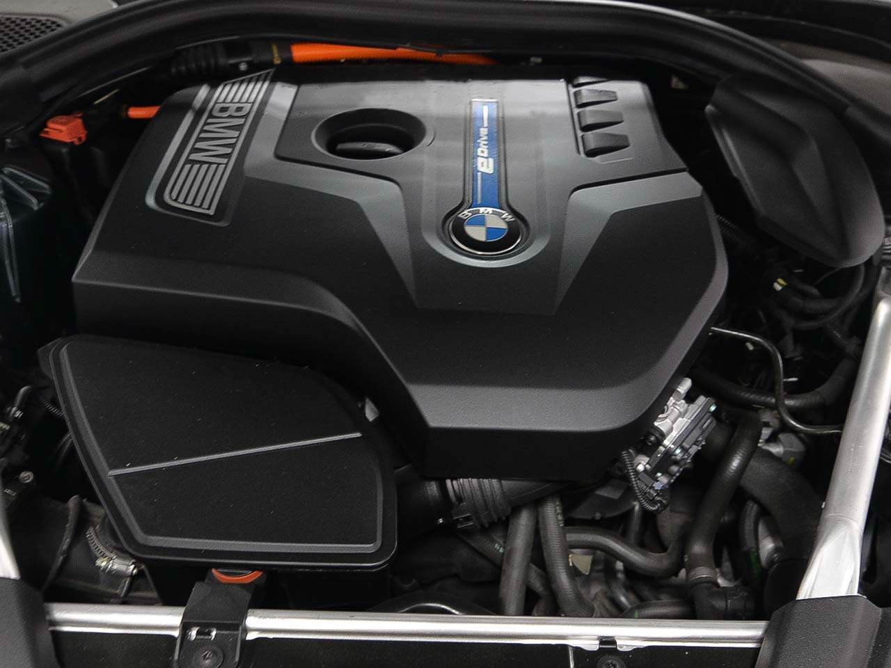 Used 2019 BMW 530e w/ Convenience Package RWD image 17