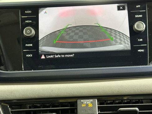 Used 2022 Volkswagen Taos SE image 25