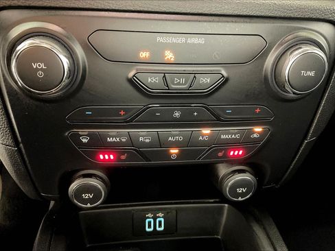 Used 2019 Ford Ranger XLT w/ Equipment Group 302A Luxury AWD/4WD image 35