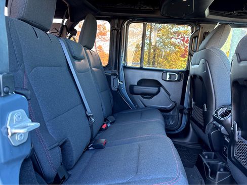 Used 2024 Jeep Wrangler Unlimited Rubicon image 20