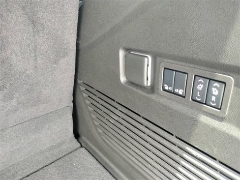 Used 2024 Chevrolet Tahoe High Country image 18