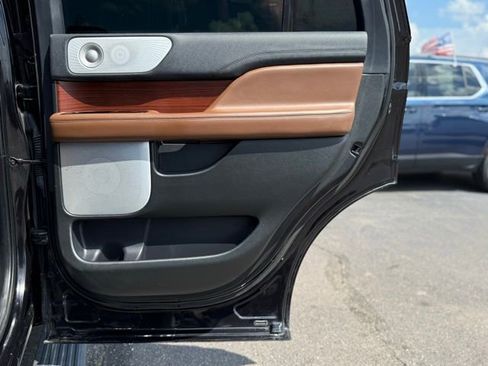 Used 2022 Lincoln Navigator Reserve image 19