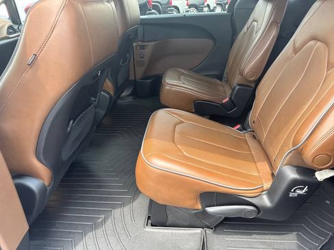 Used 2018 Chrysler Pacifica Limited FWD image 20