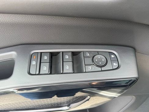 New 2025 Nissan Pathfinder SV image 10