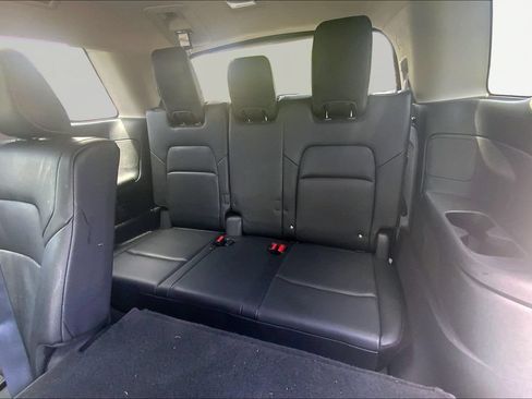 Used 2025 Nissan Pathfinder SL FWD image 18