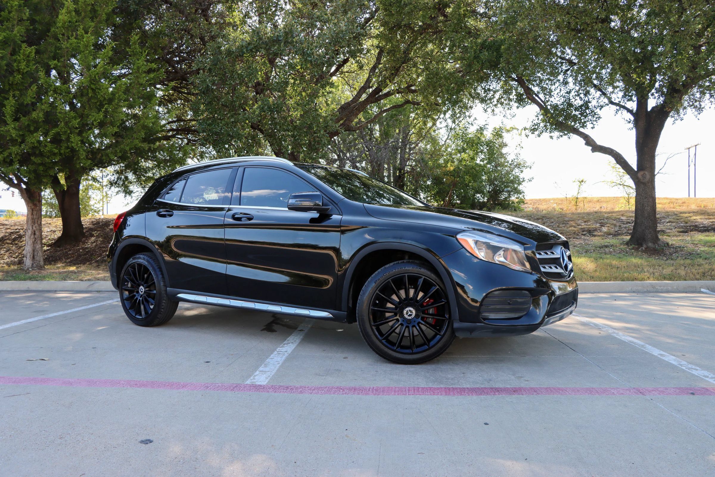 Used 2018 Mercedes-Benz GLA 250 w/ AMG Line Exterior image 1