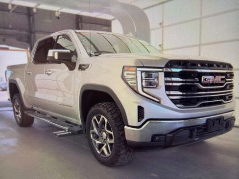 Used 2022 GMC Sierra 1500 SLT w/ X31 Off-Road Package AWD/4WD image 1
