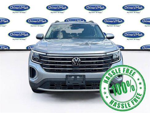 Used 2025 Volkswagen Atlas SE image 2