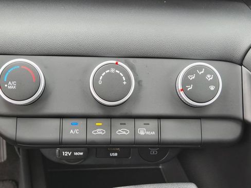 Used 2026 Hyundai Elantra SE FWD image 22