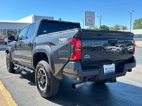 Used 2024 Toyota Tacoma TRD Off-Road AWD/4WD image 7