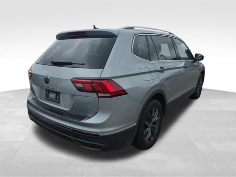 Used 2023 Volkswagen Tiguan SE w/ Panoramic Sunroof Package image 6