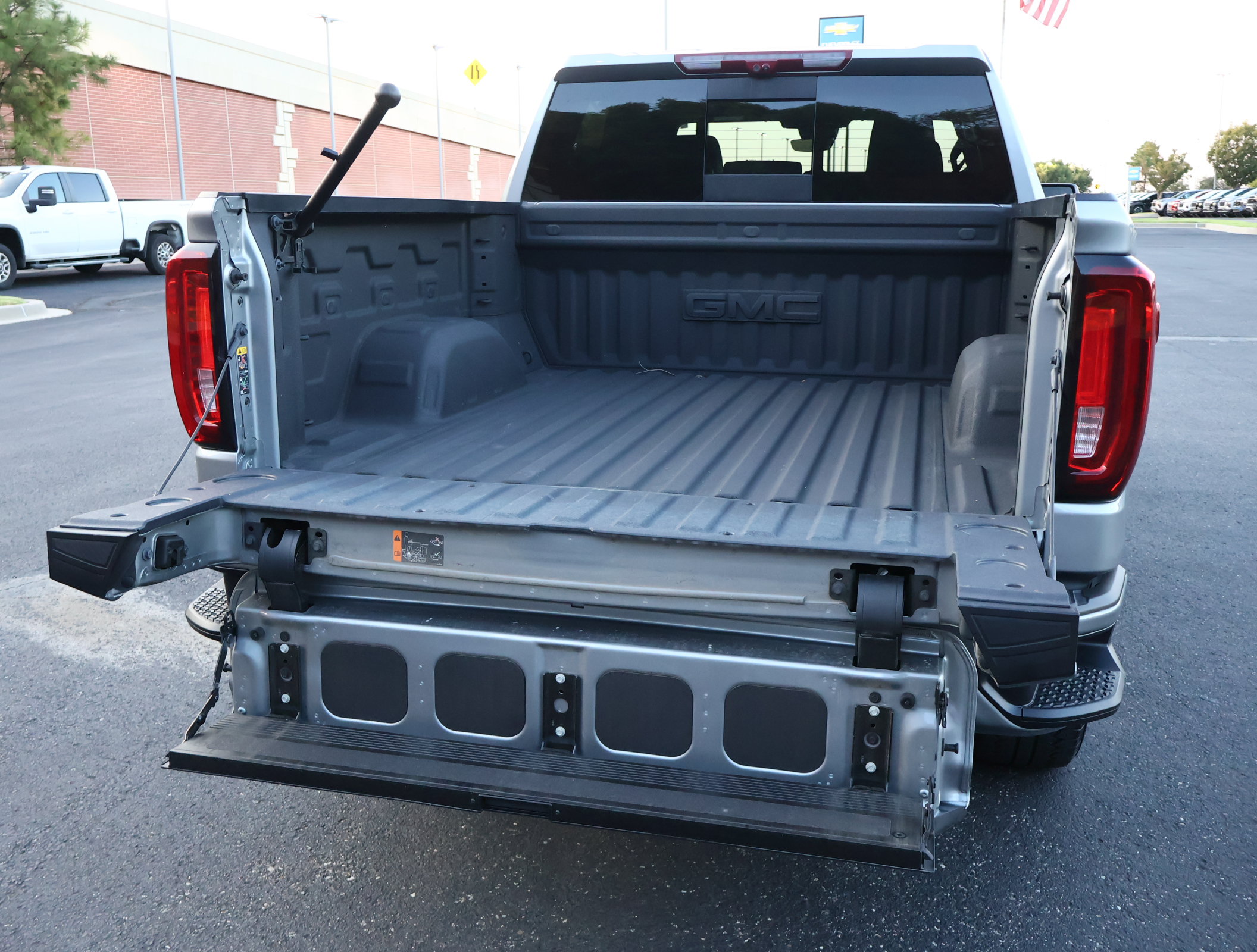 Used 2025 GMC Sierra 1500 AT4 w/ Technology Package AWD/4WD image 6