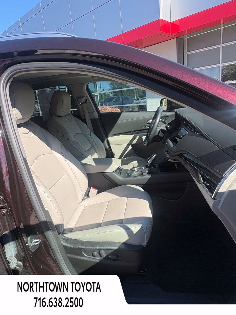 Used 2021 Cadillac XT4 Premium Luxury w/ Cold Weather Package AWD/4WD image 13