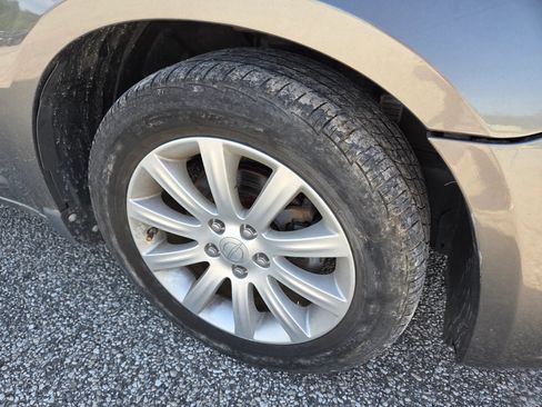 Used 2011 Chrysler 200 Touring FWD image 9