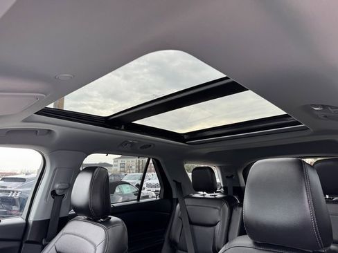 Used 2022 Ford Explorer Limited w/ Limited Technology Package image 31