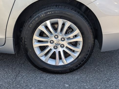 Used 2015 Toyota Sienna XLE image 10