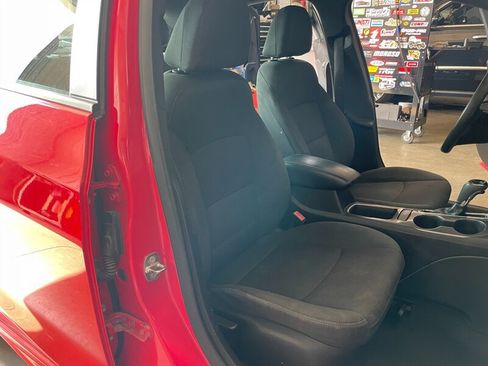Used 2018 Chevrolet Cruze LT FWD image 18