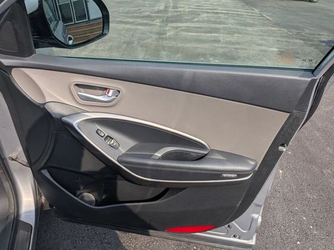 Used 2017 Hyundai Santa Fe SE AWD/4WD image 38
