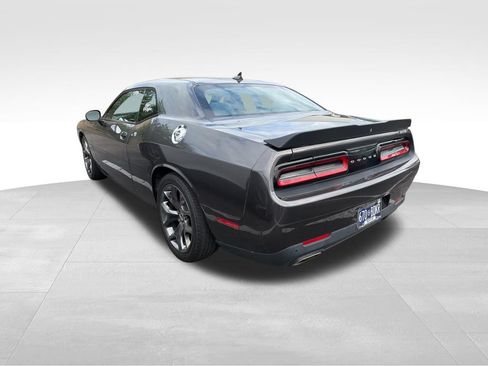 Used 2016 Dodge Challenger SXT w/ Driver Convenience Group RWD image 5