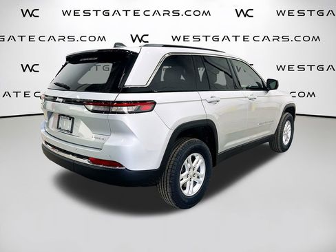 New 2025 Jeep Grand Cherokee Laredo image 8