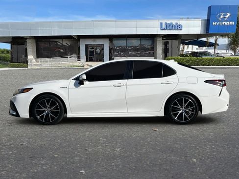 Used 2021 Toyota Camry SE image 6