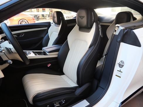 Used 2020 Bentley Continental GT image 18