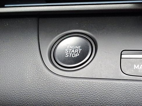 Certified 2025 Hyundai Elantra SEL image 21