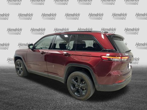 Used 2025 Jeep Grand Cherokee Altitude AWD/4WD image 11