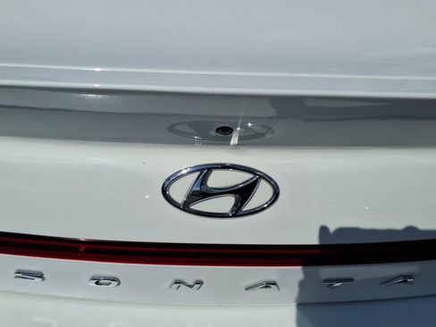 Used 2023 Hyundai Sonata SE w/ Preferred Accessory Package FWD image 14
