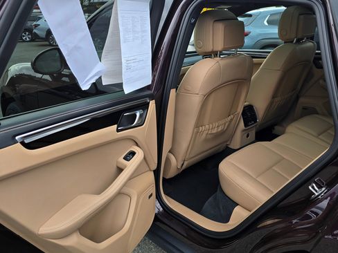 Used 2024 Porsche Macan AWD/4WD image 15